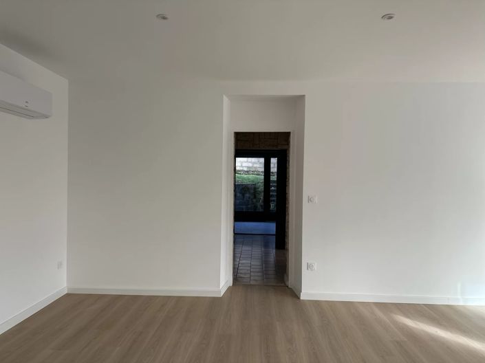 Image No.12-2 Bed House for sale