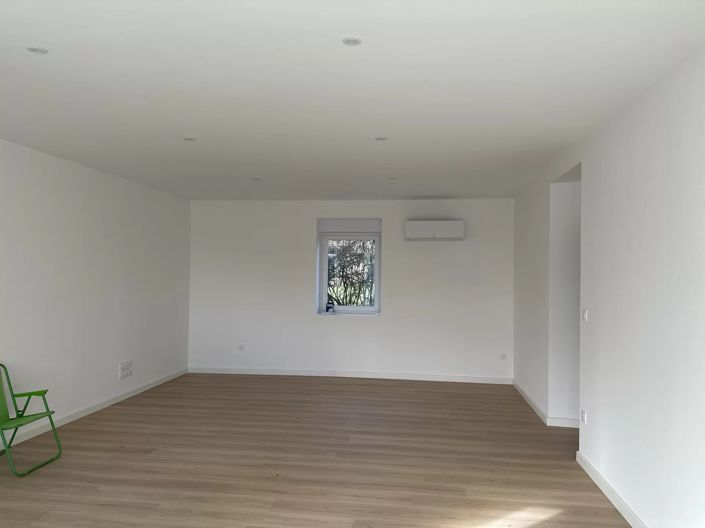 Image No.5-2 Bed House for sale