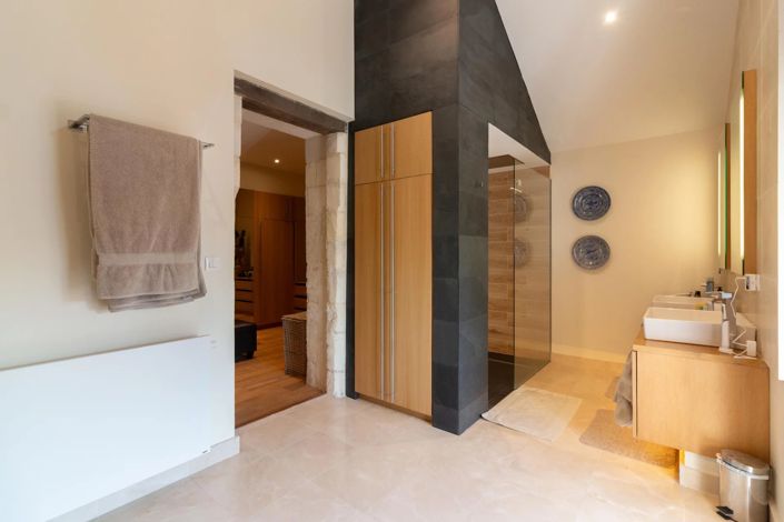 Image No.10-2 Bed House for sale