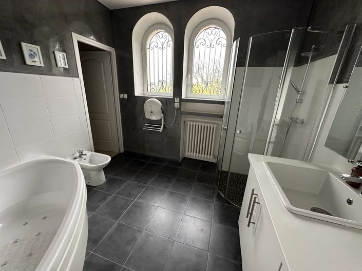 Image No.11-6 Bed House for sale