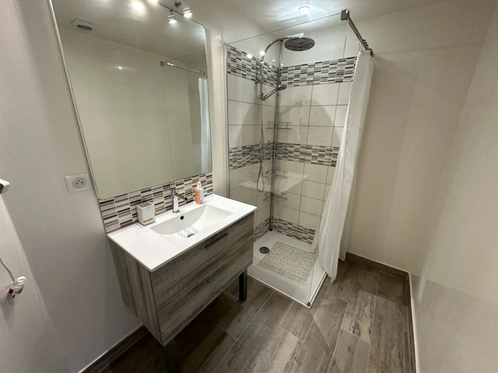 Image No.8-6 Bed House for sale