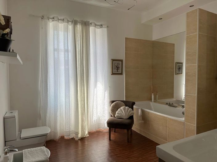 Image No.10-6 Bed House for sale