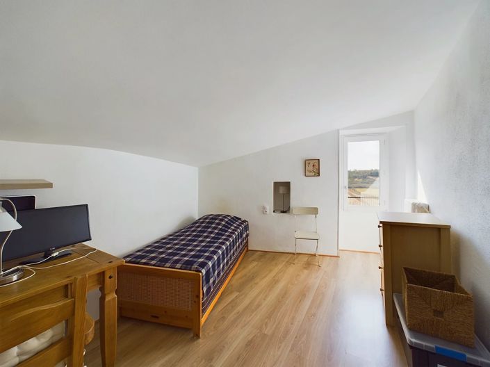 Image No.8-4 Bed House for sale