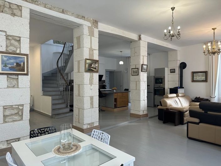 Image No.2-6 Bed House for sale