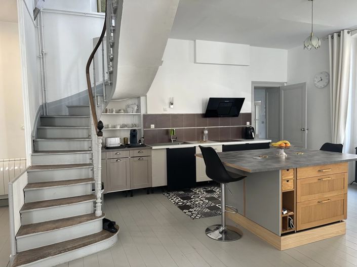 Image No.7-6 Bed House for sale