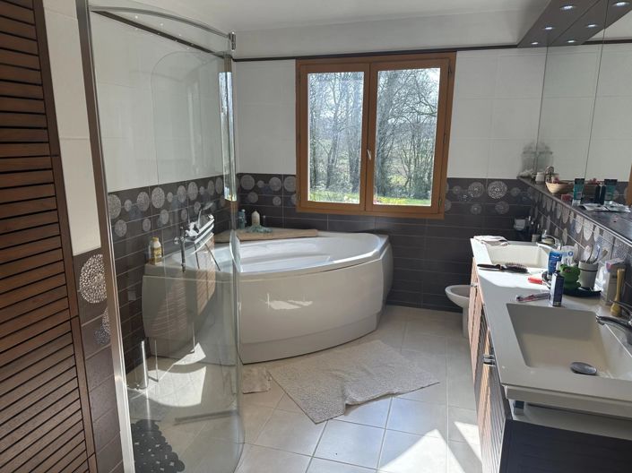 Image No.10-7 Bed House for sale