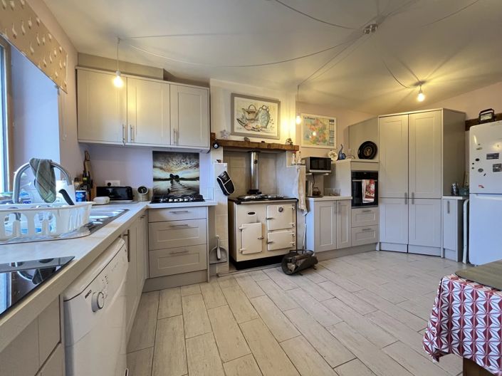 Image No.3-4 Bed House for sale