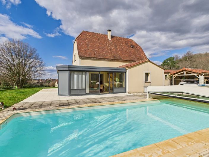 Image No.1-4 Bed House for sale