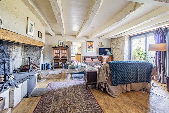 Image No.7-6 Bed Village House for sale