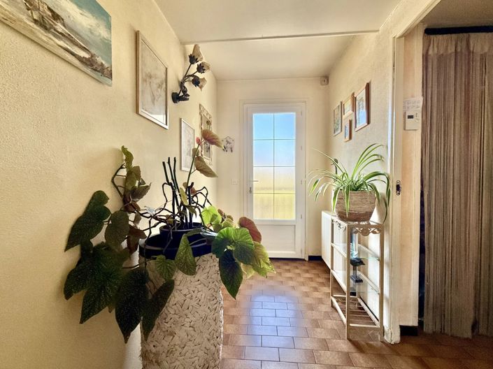 Image No.11-3 Bed House for sale