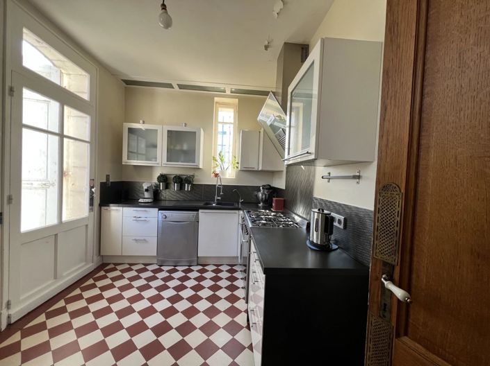 Image No.7-5 Bed House for sale