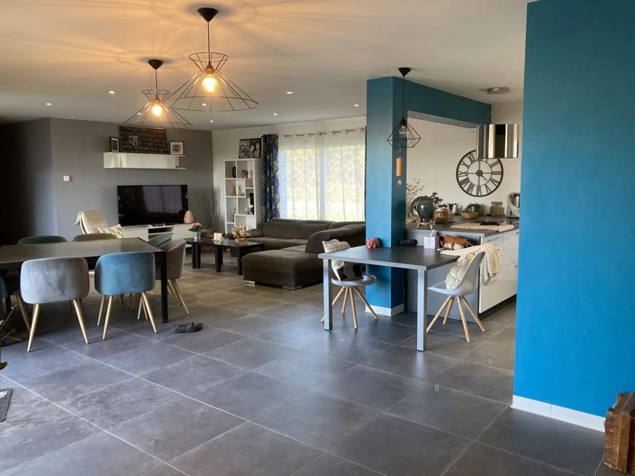 Image No.6-5 Bed House for sale