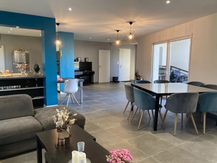 Image No.7-5 Bed House for sale