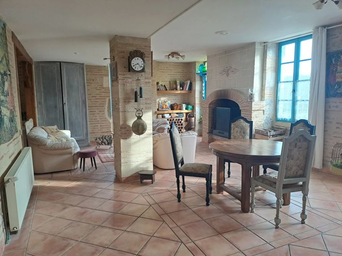 Image No.4-10 Bed House for sale