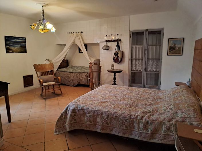 Image No.6-10 Bed House for sale