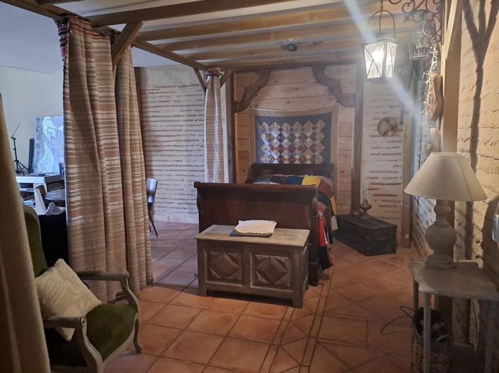 Image No.8-10 Bed House for sale