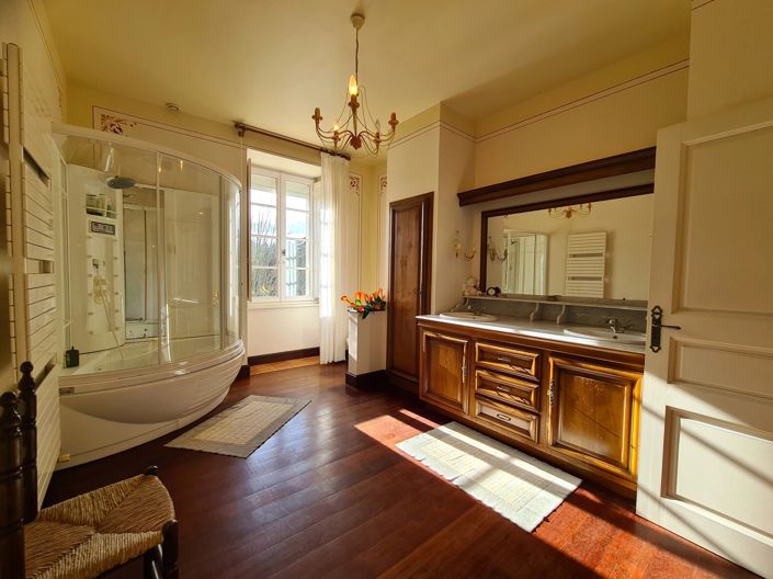 Image No.11-6 Bed House for sale