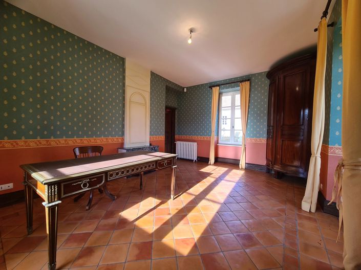 Image No.7-6 Bed House for sale