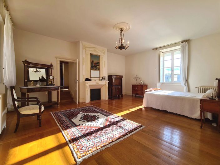 Image No.8-6 Bed House for sale