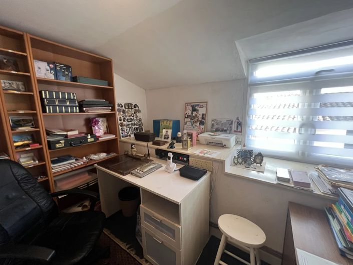 Image No.8-3 Bed House for sale