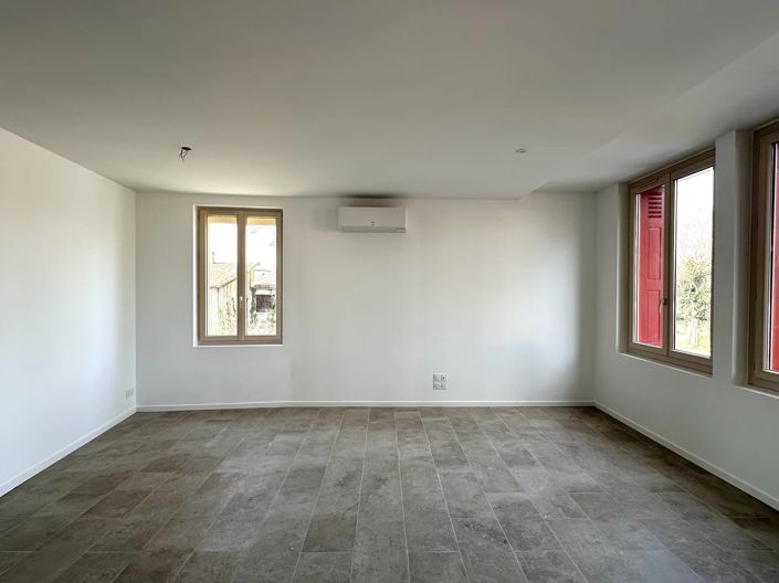 Image No.4-2 Bed House for sale