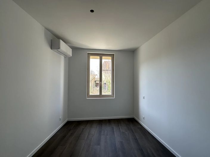 Image No.8-2 Bed House for sale