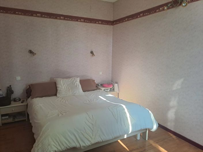 Image No.11-5 Bed House for sale