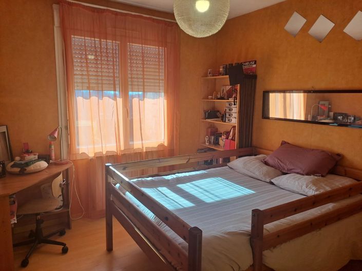 Image No.5-5 Bed House for sale