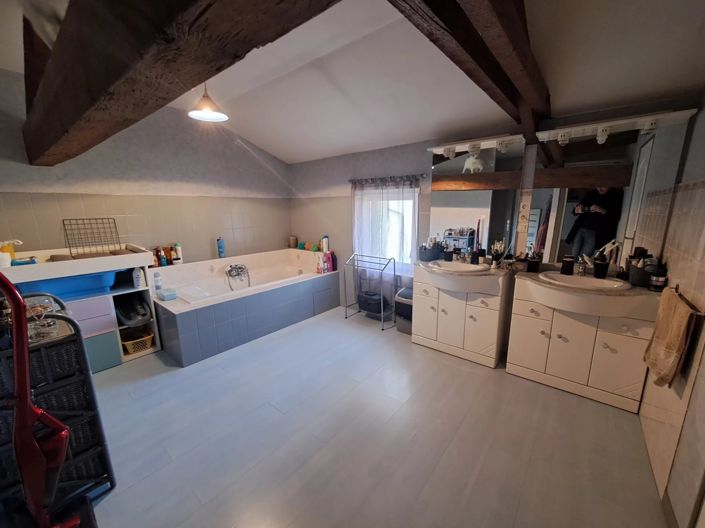 Image No.8-5 Bed House for sale