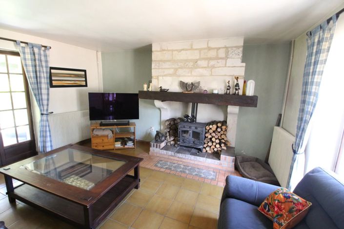 Image No.2-8 Bed House for sale