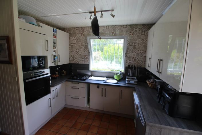 Image No.6-8 Bed House for sale