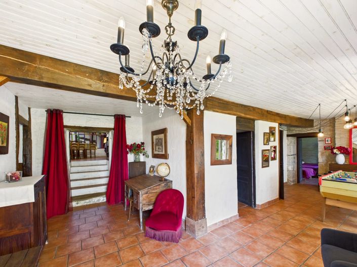 Image No.5-16 Bed House for sale