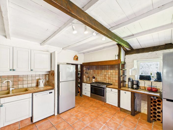 Image No.6-16 Bed House for sale