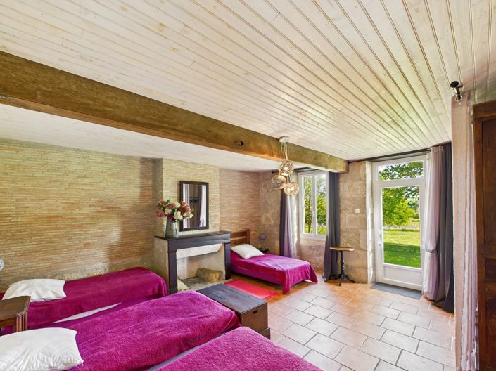 Image No.8-16 Bed House for sale