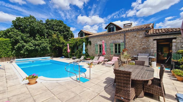 Image No.1-8 Bed House for sale