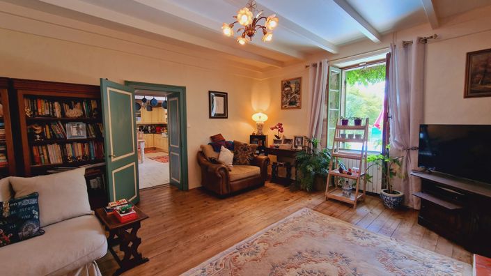 Image No.7-8 Bed House for sale