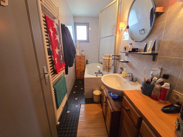 Image No.10-2 Bed House for sale