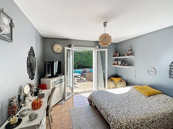 Image No.10-3 Bed House for sale