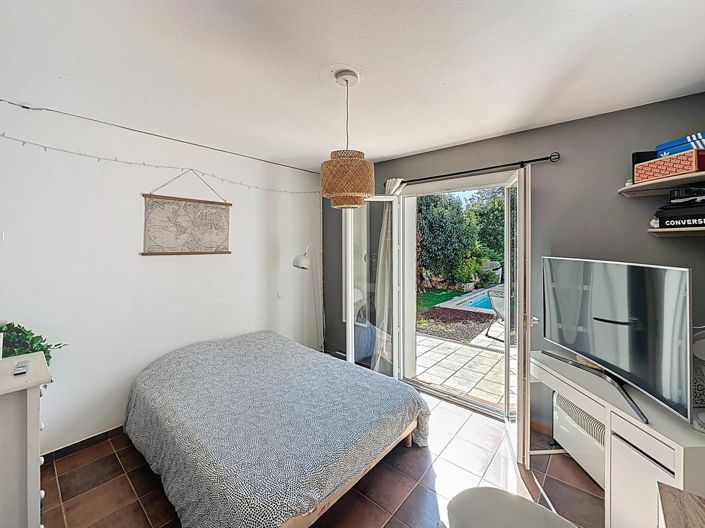 Image No.11-3 Bed House for sale