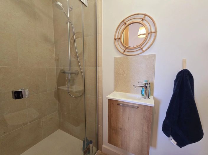 Image No.8-2 Bed House for sale