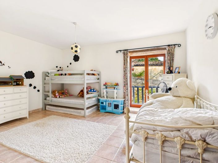 Image No.12-6 Bed House for sale