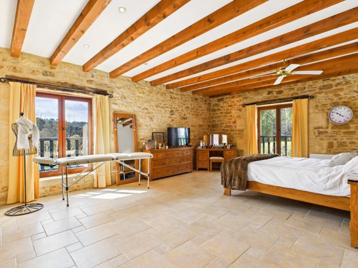 Image No.8-6 Bed House for sale