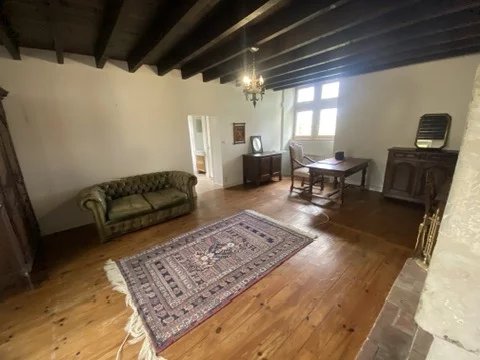 Image No.8-7 Bed House for sale