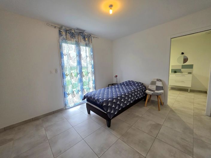 Image No.11-6 Bed House for sale