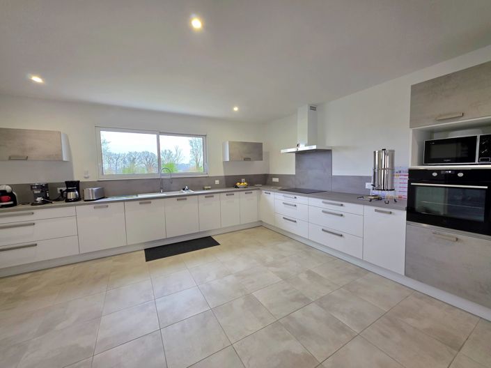 Image No.4-6 Bed House for sale