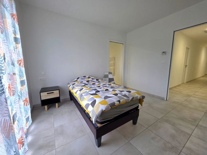 Image No.9-6 Bed House for sale