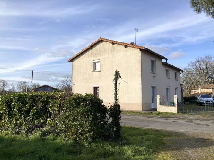 Image No.12-4 Bed Farmhouse for sale