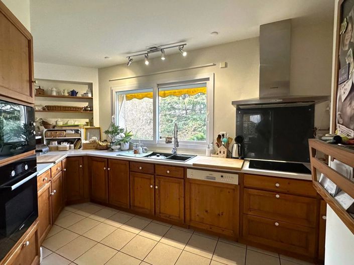 Image No.5-6 Bed House for sale