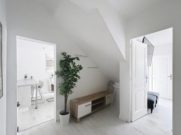 Image No.5-5 Bed House for sale