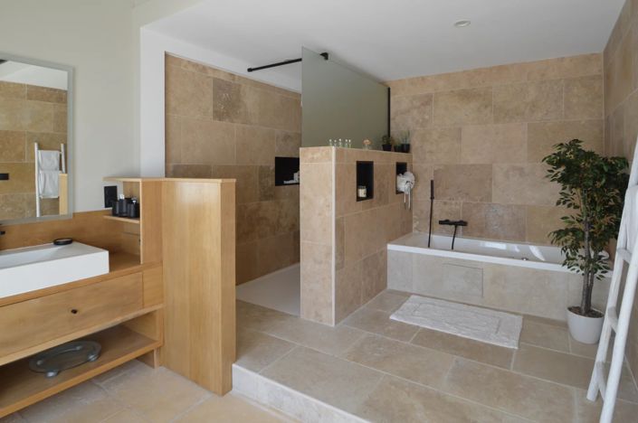 Image No.6-6 Bed House for sale